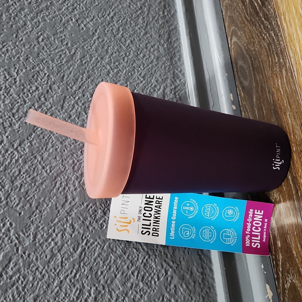 NWT RETIRED Silipint 22 oz Bomber Straw Tumbler Purple Haze Pink Clear Lid Straw
